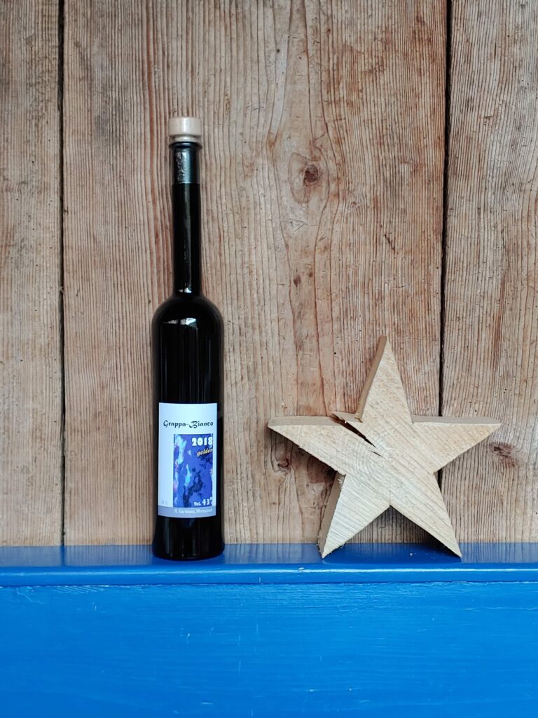 Flasche Grappa Bianco-Schnaps