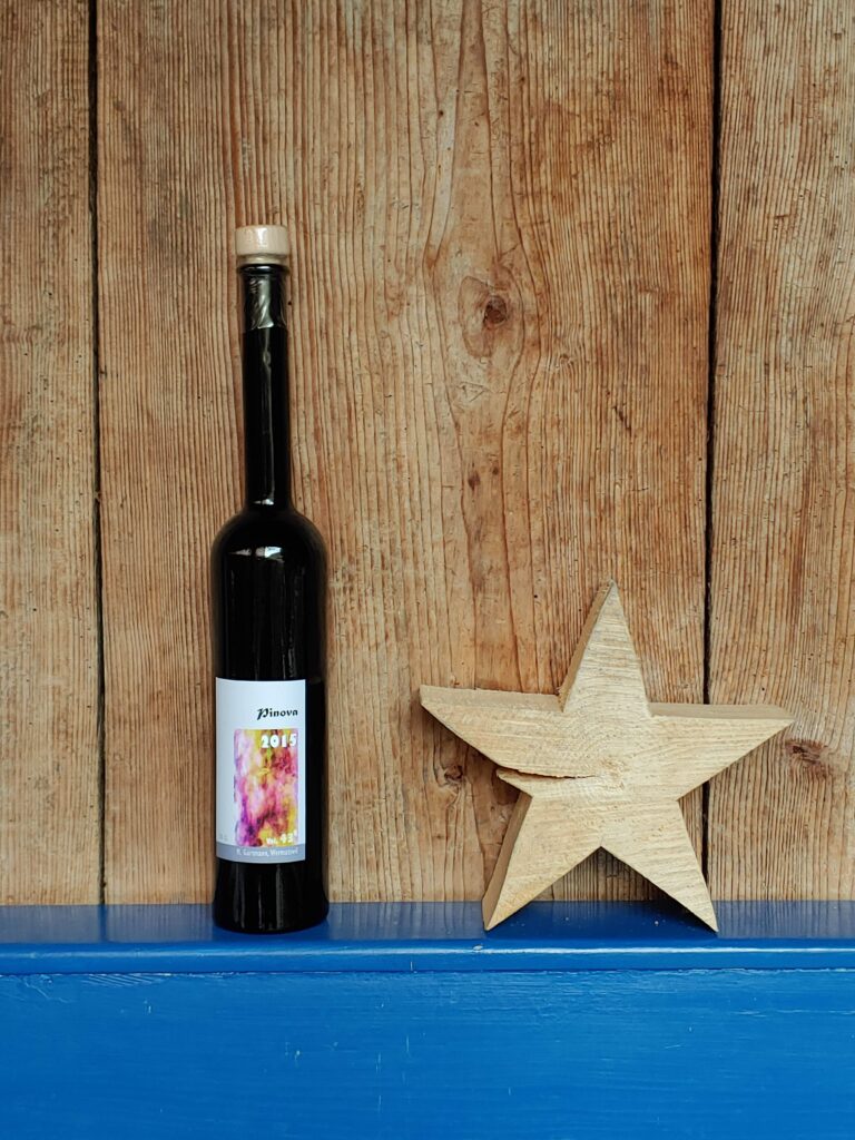 Flasche Pinova-Schnaps