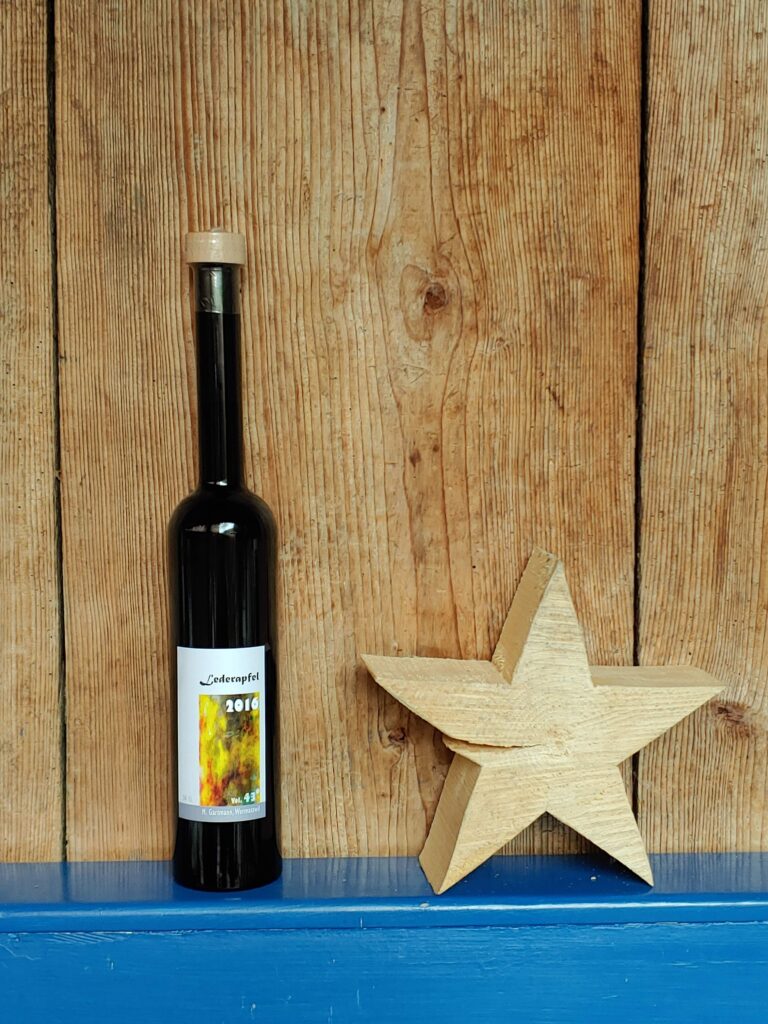 Flasche Lederapfel-Schnaps