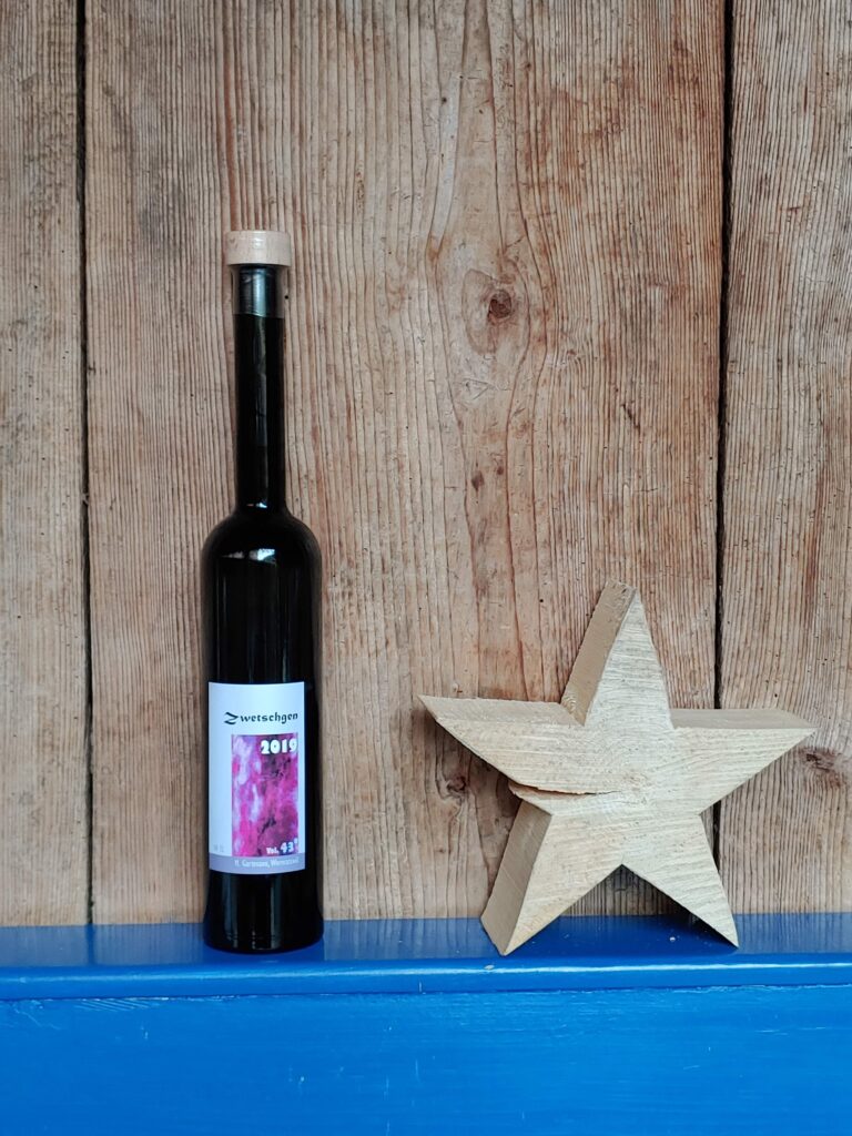 Flasche Zwetschgen-Schnaps