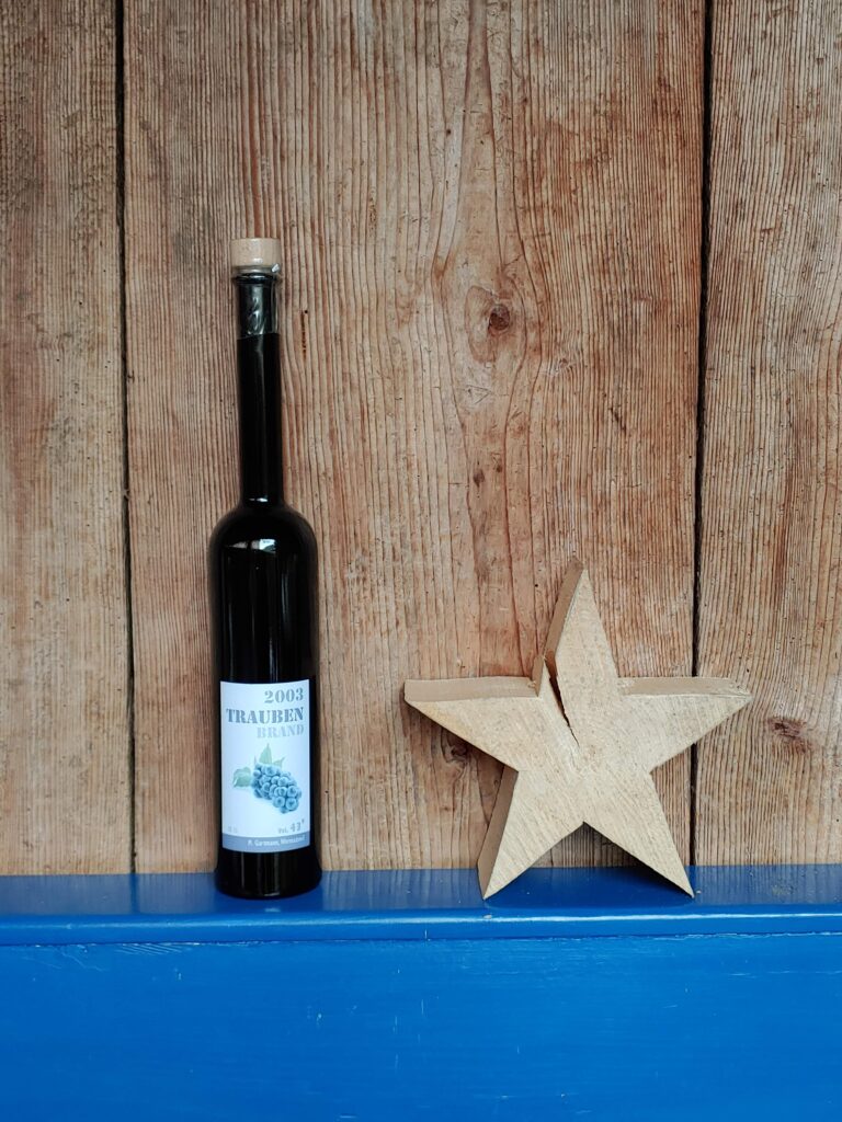 Flasche Trauben-Schnaps