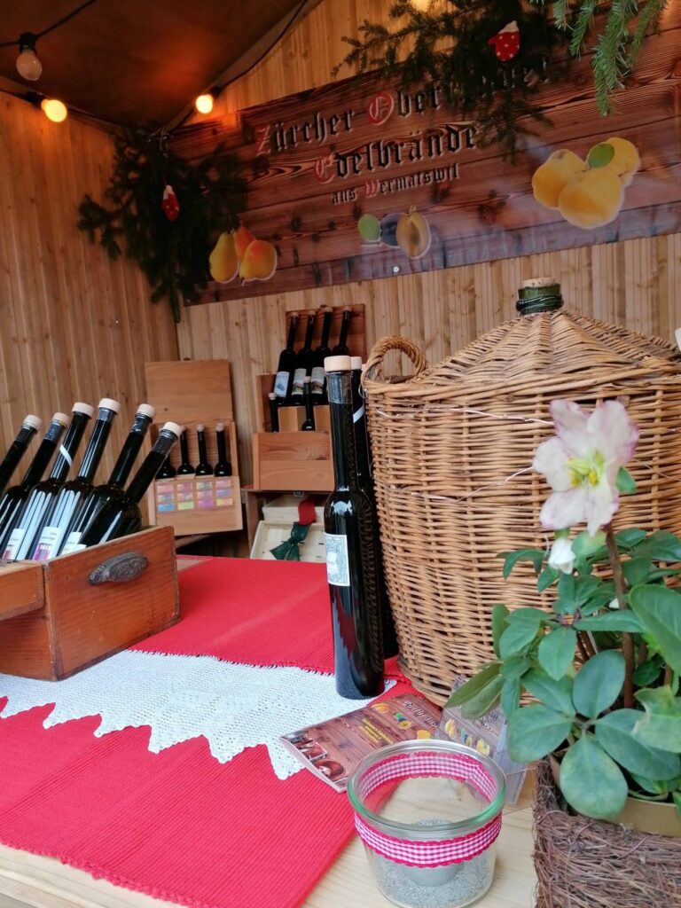 Bild Schnaps-Verkaufsstand am Weihnachtsmarkt Uster